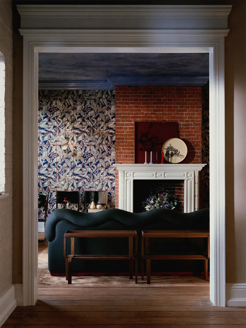 Campagne Zara Home x Baisi & Guadagnino : Vu du salon et de sa cheminée Campagne Zara Home x Baisi & Guadagnino : Vu du salon et de sa cheminée