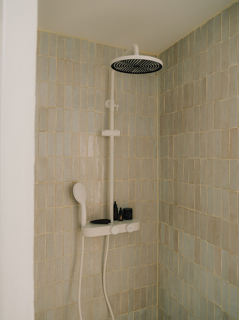 La douche en zelliges beige sable