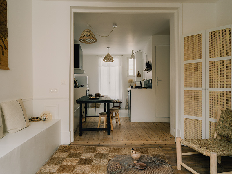 Une vue traversante de l'appartement pour laisser passer la lumière